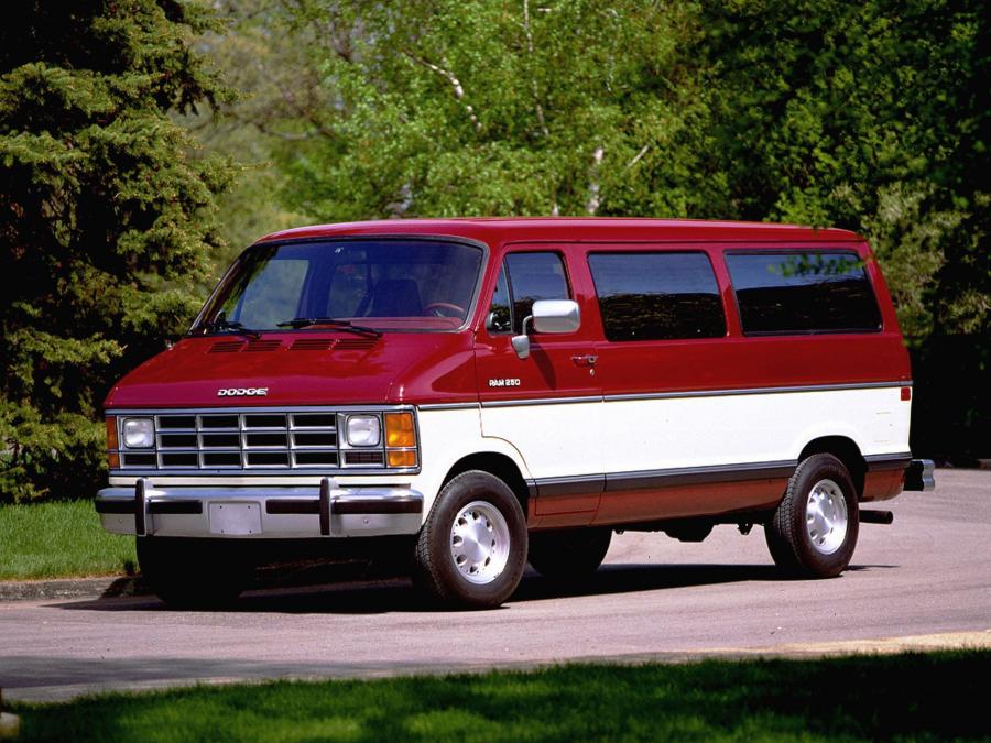  Dodge Ram Wagon 1986 года  (фото 2 из 5)